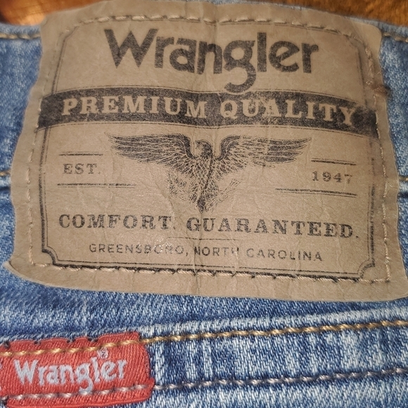 Wrangler Relaxed Fit Bluejeans 44x32 - Picture 2 of 6